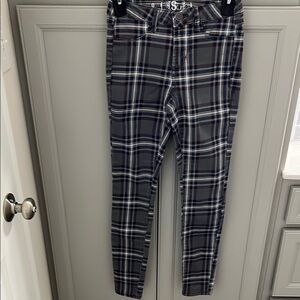 SO brand  Plaid Skinny Pants. Worn once. Sizer 0 euc. Grey plaid